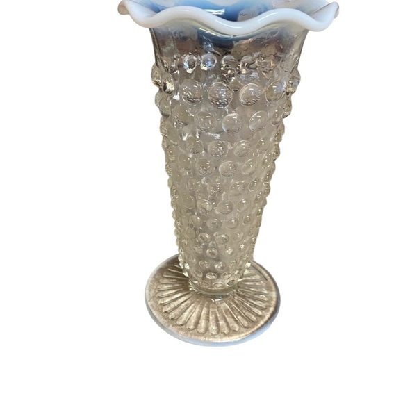 Vintage Anchor Hocking Moonstone Opalescent Glass vase - Picture 3 of 5